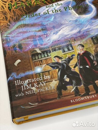 Книга с иллюстрациями 