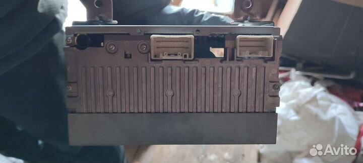 Штатная магнитола на Mitsubishi pajero 4