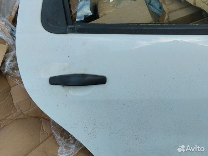 Задняя правая дверь renault duster