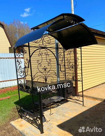 Мангал с крышей