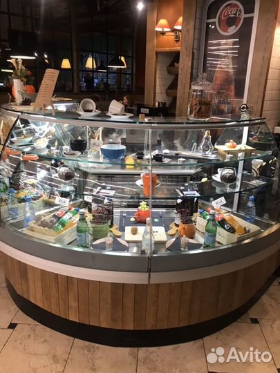 Витрина для десертов и выпечки
