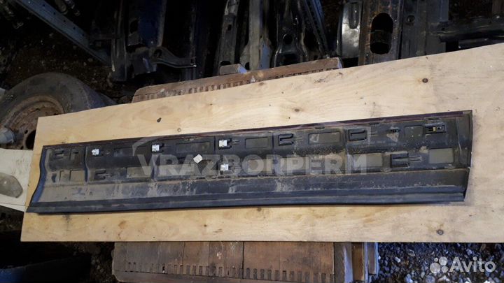 Накладка двери (молдинг) передн. лев. Porsche Caye