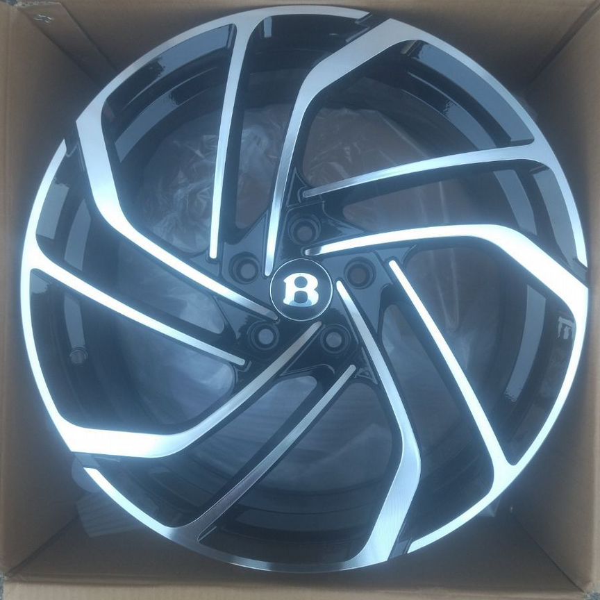 Литые диски Bentley 8×R18 5×114.3