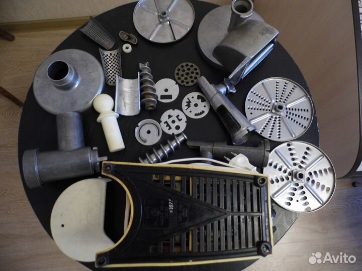 Электрическую мясорубку,Овощерезку механическая