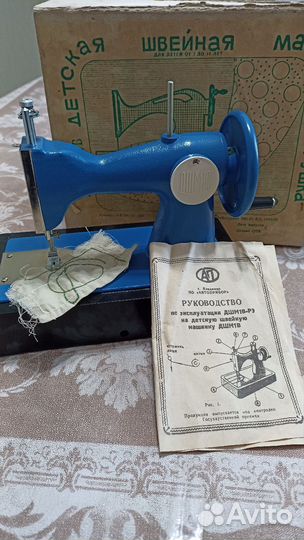 Детская швейная машинка времен СССР