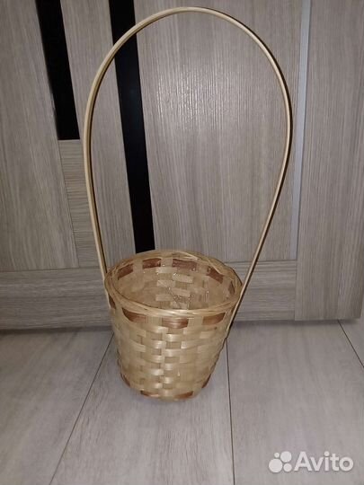 Шишки и подарочная Корзина плетеная с ручкой, 4 шт