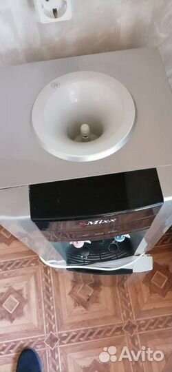 Кулер для воды напольный