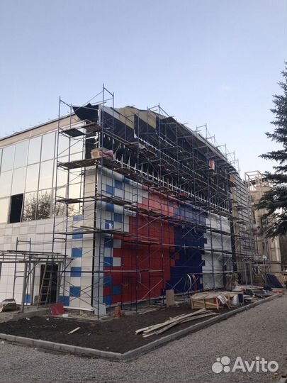 Аренда фасадных лесов, вышек-тур, лестниц