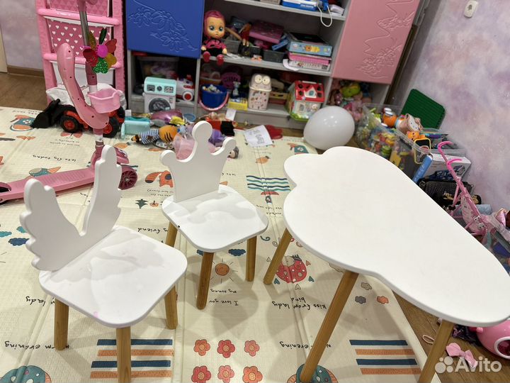 Детский стол и 2 стула