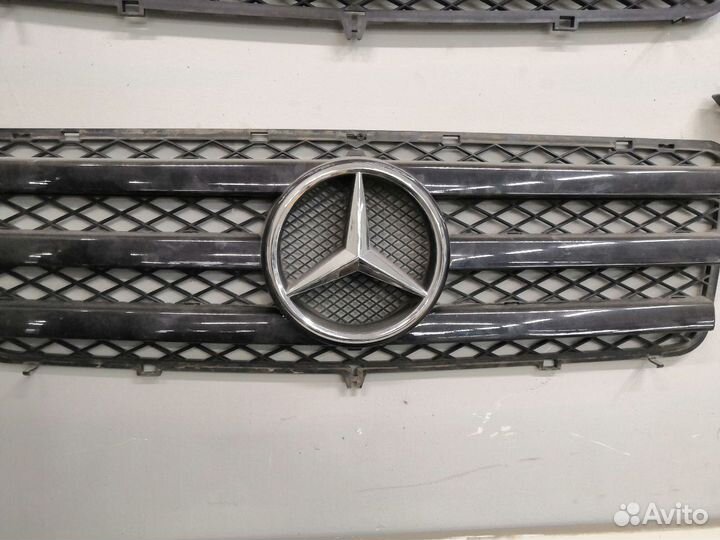 Решетка радиатора Mercedes Gelenvagen