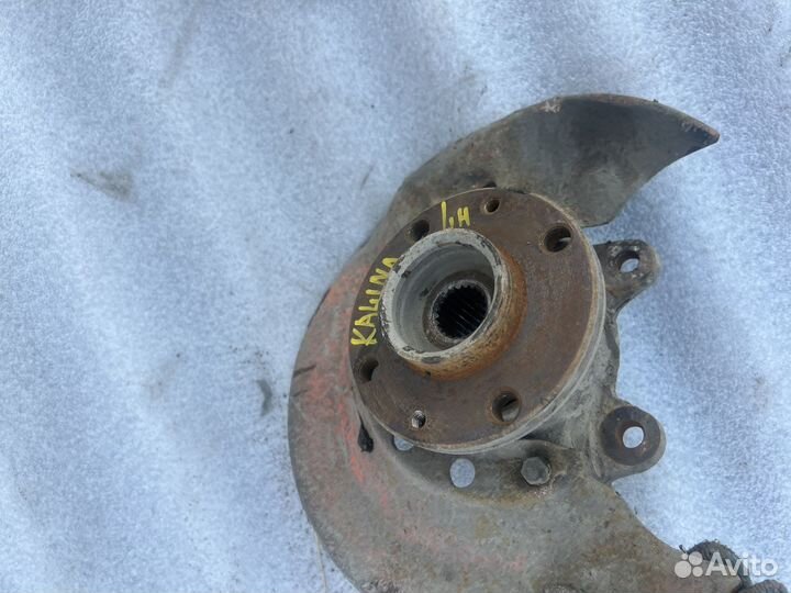 Поворотный кулак Kalina Granta