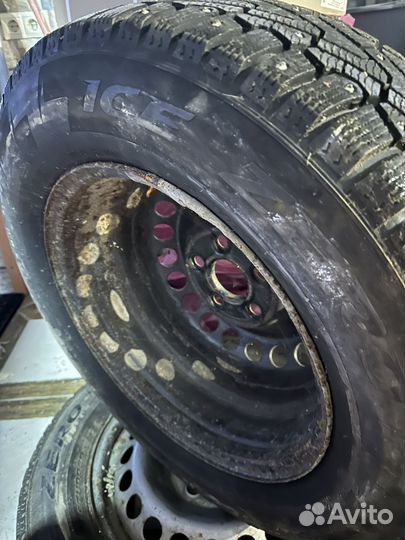 Pirelli Ice Zero 215/65 R16