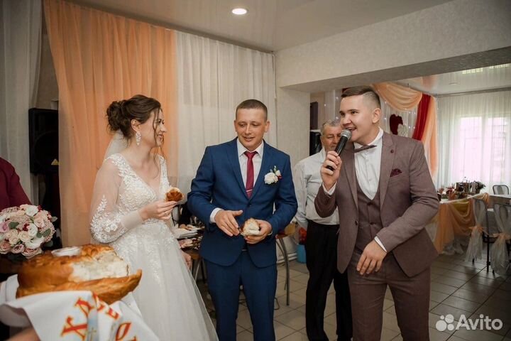 Ведущий