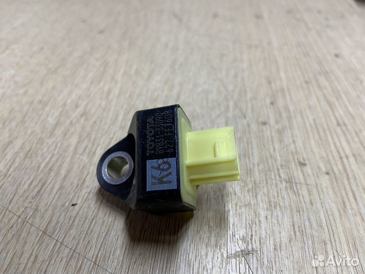 Датчик удара боковой Toyota Camry 75
