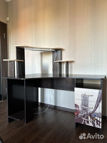 Письменный стол