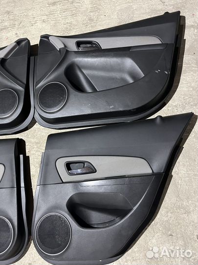 Обшивки дверей комплект Chevrolet Cruze универсал