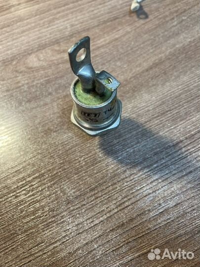 Тиристор высокочастотный тч25-8