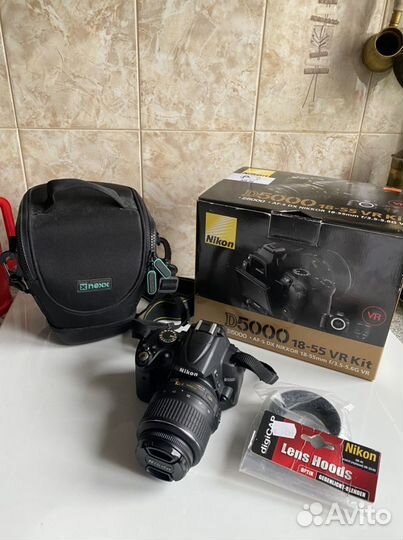 Фотоаппарат Nikon D5000, бленда, штатив, в чехлах