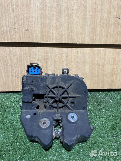 Замок багажника ford focus 1