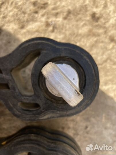 Honda civic 4d нижняя подушка подрамника