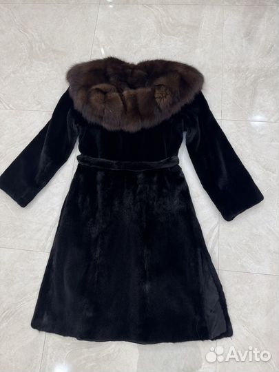Шуба норковая с соболиным капюшоном