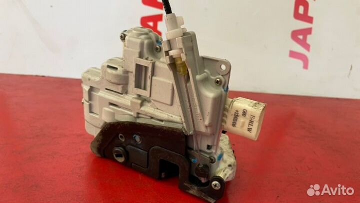 Замок двери задний левый Audi A6 C6 BDW 2.4