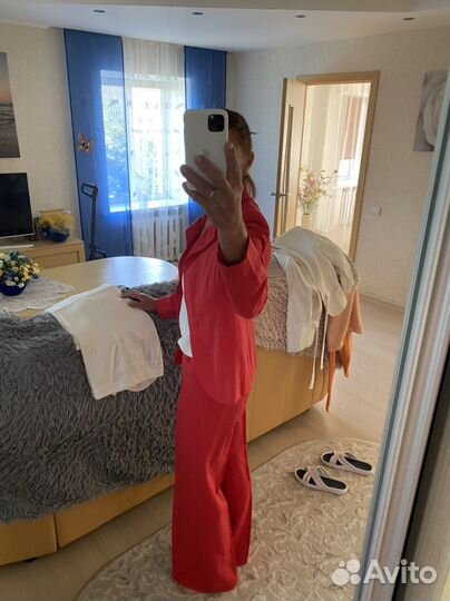 Женские костюмы 42-44 лен