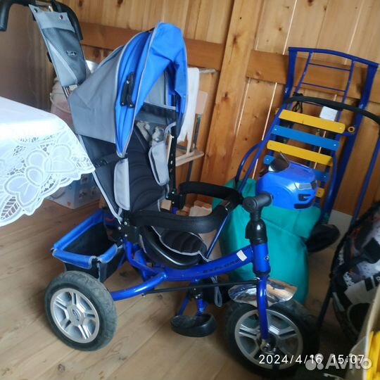 Велосипед трёхколёсный детский с ручкой