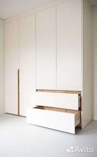 Шкаф распашной с ящиками белый
