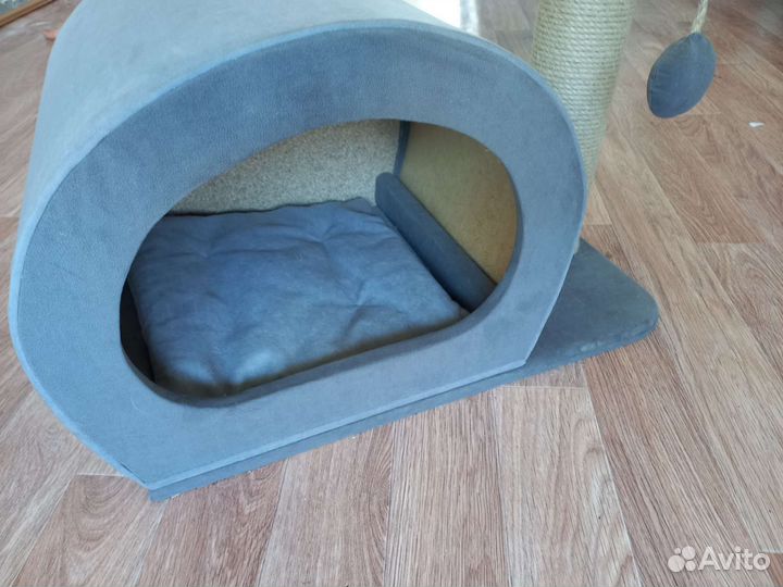 Когтеточка с домиком для кошки