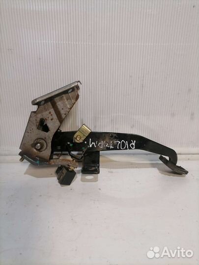 Педаль тормоза Kia Rio 2