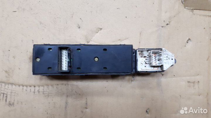 Блок управления стеклоподъемниками передний левый