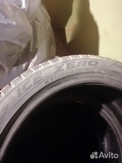 Pirelli Ice Zero 275/40 R21 и 305/35 R21 109H