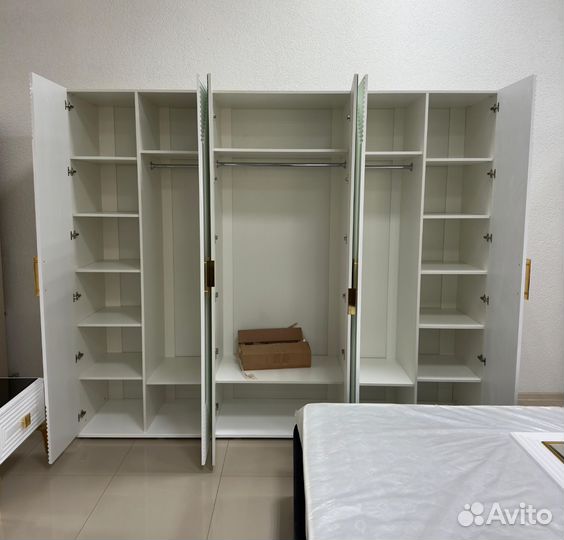 Спальный гарнитур