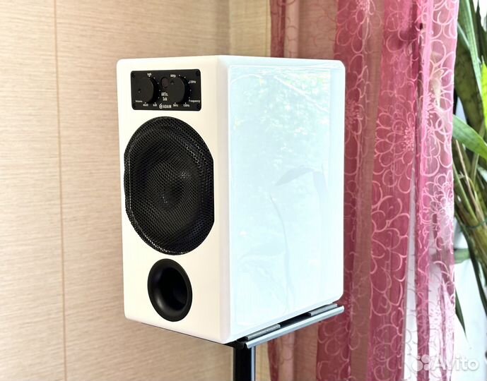 Adam Sub7. Очень стильный