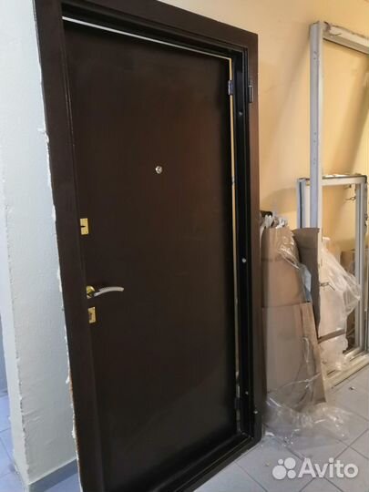Входная металлическая дверь