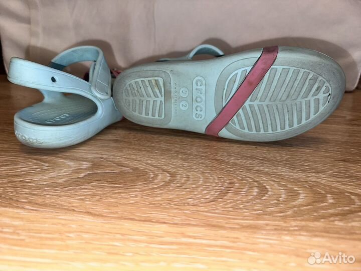 Сандалии crocs j2