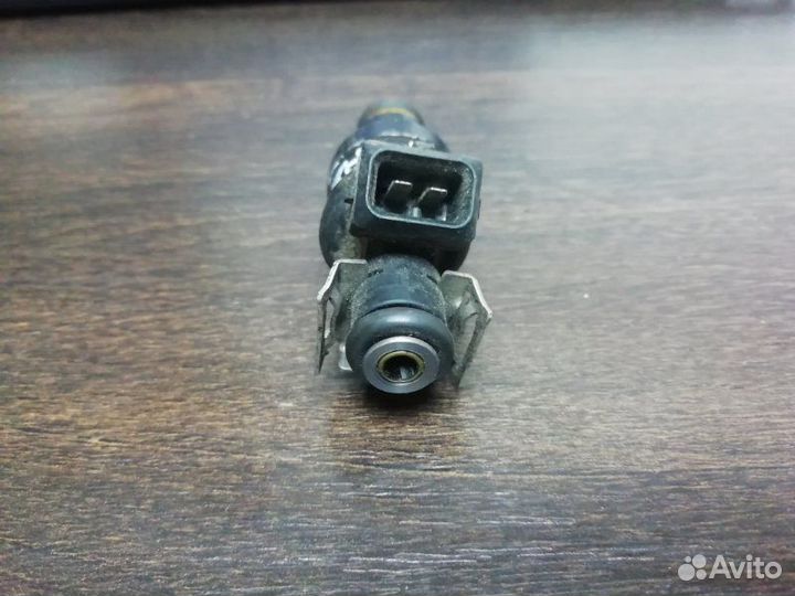 Форсунка инжекторная электрическая Audi A8 D2 ABZ