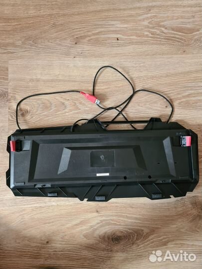 Игровая клавиатура и коврик для мыши