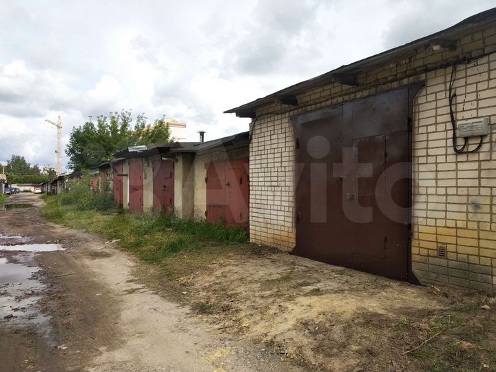 Гараж, > 30 м²