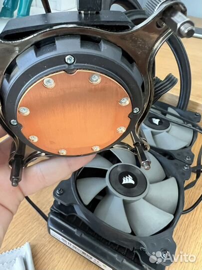 Водяное охлаждение Corsair Hydro Series H100i v2