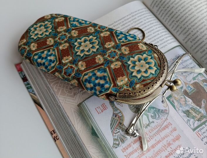 Очечник ручной работы с фермуаром