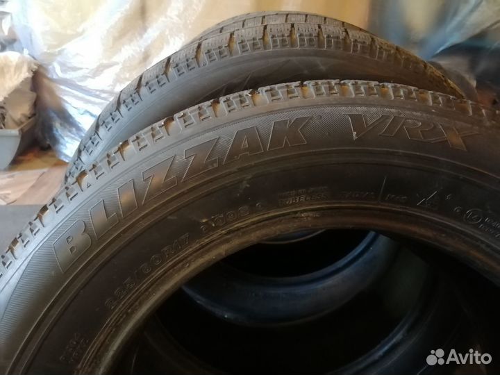 Bridgestone Blizzak VRX 225/60 R17