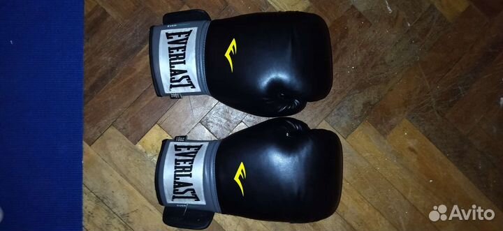 Боксерские перчатки everlast 10 oz