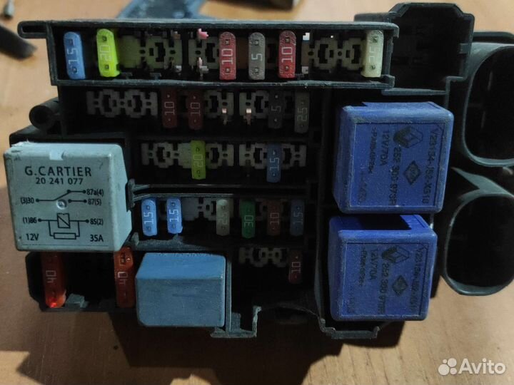 Блок предохранителей Renault megane 3 fluence