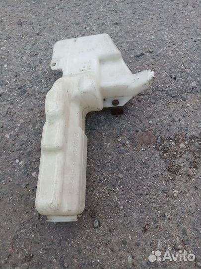 Mitsubishi Space Wagon 3 бачок омывателя