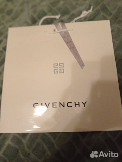 Пакет Живанши