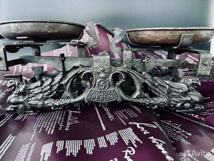 Старинные антикварные весы с чашами Европа