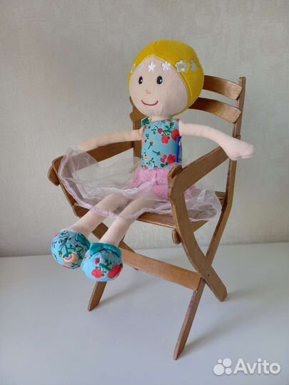 Деревянный стульчик для куклы