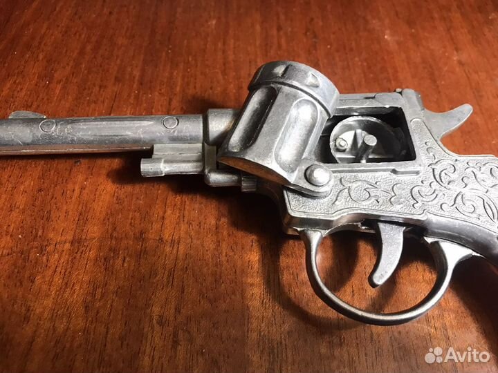 Пистолет для пистонов